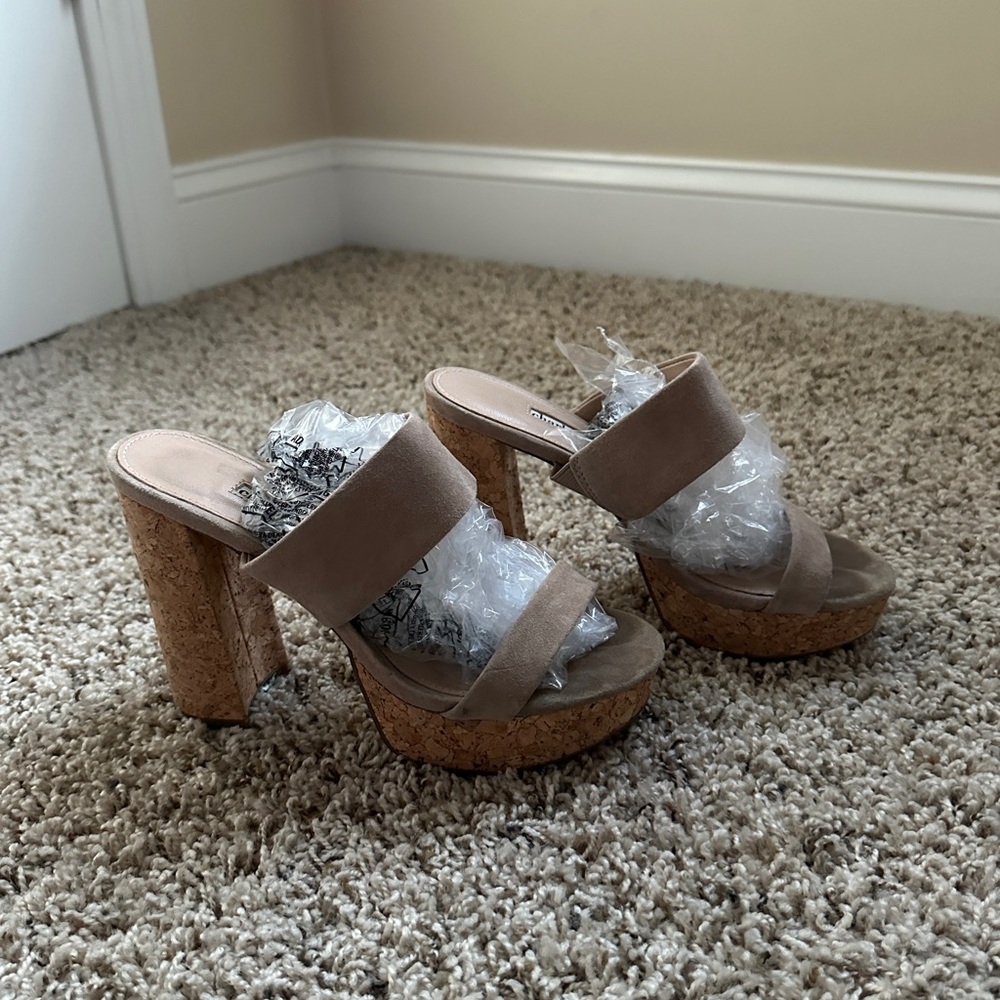 Charles David Tan Platform Sandals Women’s Size 7 Preowned